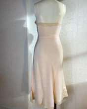 Load image into Gallery viewer, 1940s Silk and Lace Blush Pink Slip. Size 34/S/M