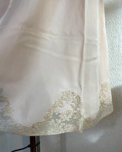 1940s Silk and Lace Blush Pink Slip. Size 34/S/M