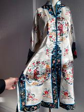 Load image into Gallery viewer, 1940s Chinese Embroidered Silk Robe Jacket. M/L