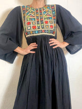 Load image into Gallery viewer, Vintage 1970s Cotton Boho Mirror work Dress. M
