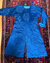 Load image into Gallery viewer, Vintage Chinese Chang Pao Silk Handsewn Mens Robe. L