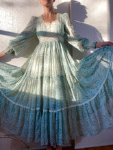 Load image into Gallery viewer, Vintage 1970s Gunne Sax Floral Prairie Dress. M