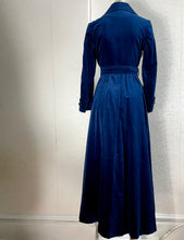 Load image into Gallery viewer, Vintage 1970s Blue Velvet Princess Opera Coat.S